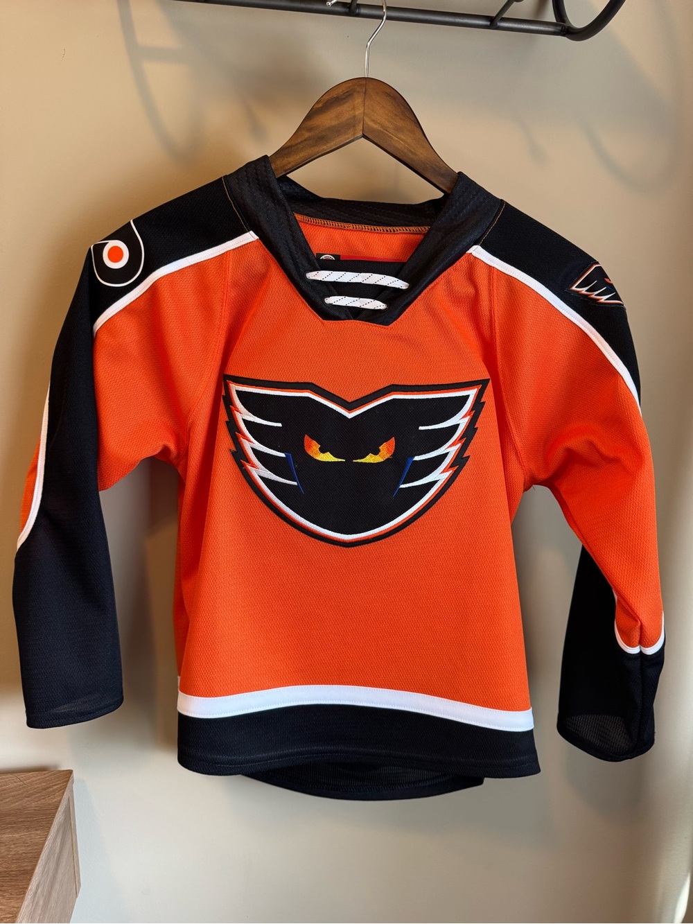 CCM Lehigh Valley Phantoms Youth S/M Official AHL Hockey Jersey Orange Black